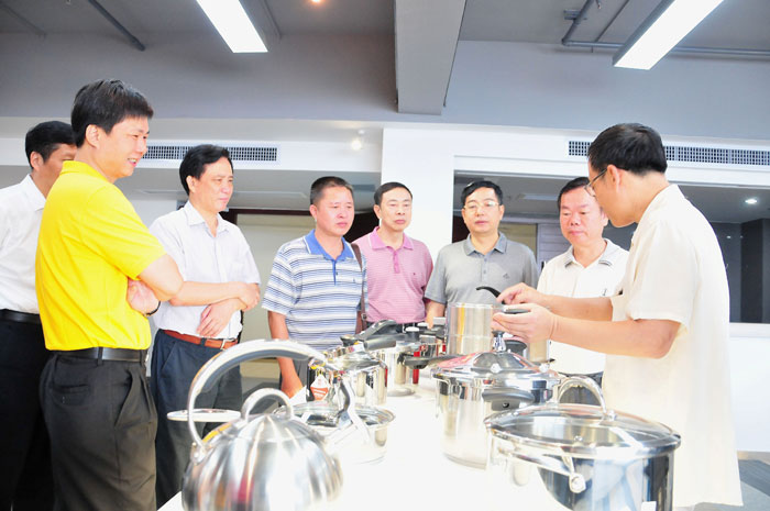 տ�����˴�ί�����θ���Ԫһ���W�R���^����