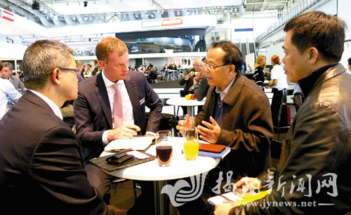 �е½��ټ��F(tu��n)�L�W�����L(f��ng)̤��ȥ ӯӯ�M�d�w